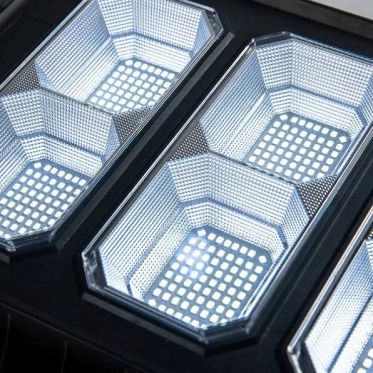 Комплект 4+1 ПОДАРЪК соларна лампа LYLU 1600W с 8 секционни прожектора Комплект 4+1 ПОДАРЪК соларна лампа LYLU 1600W с 8 секционни прожектора